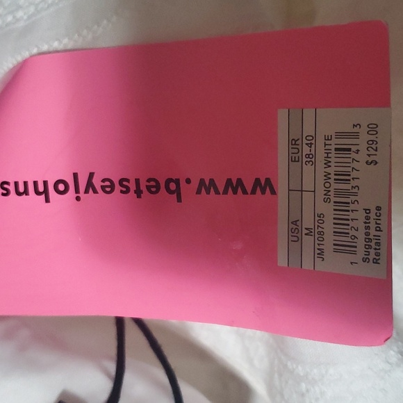 💥Betsey Johnson white textured midi dress - Picture 3 of 11